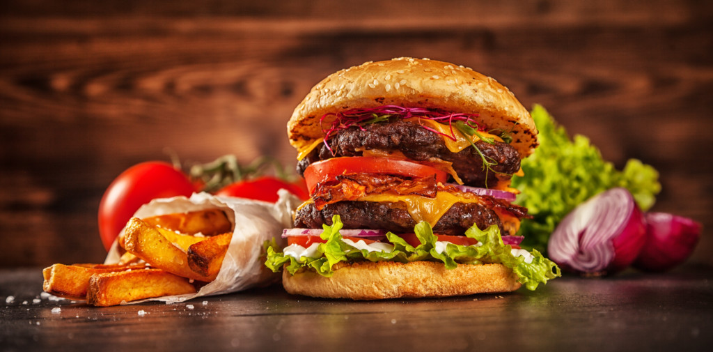 Home made hamburger with lettuce and cheese © Jag_cz stock.adobe.com ...